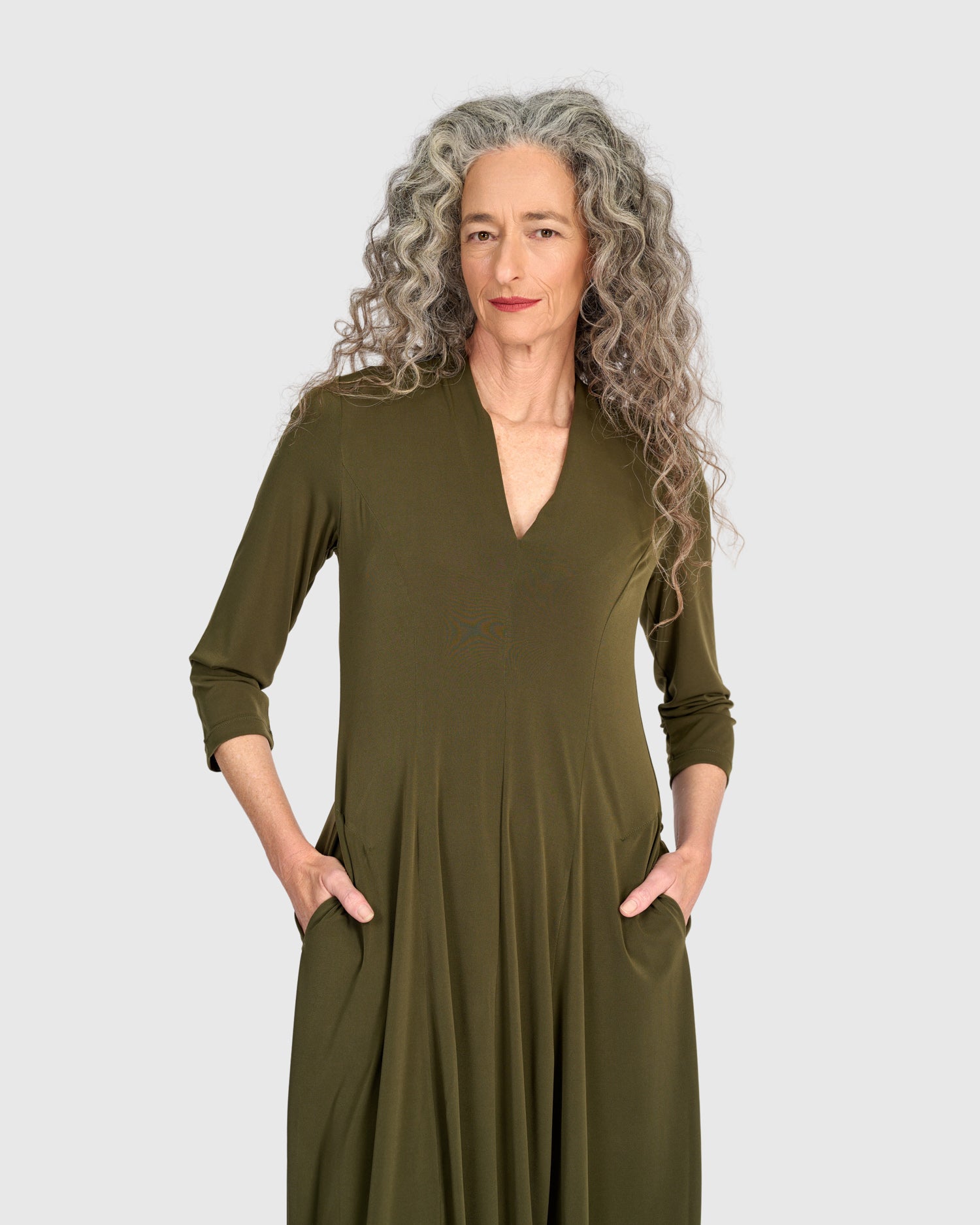 alembika-essential-slinky-cocoon-dress-khaki-kleid image 3