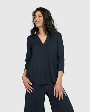 alembika-essential-v-neck-top-ocean-3-4-arm-shirt image 3