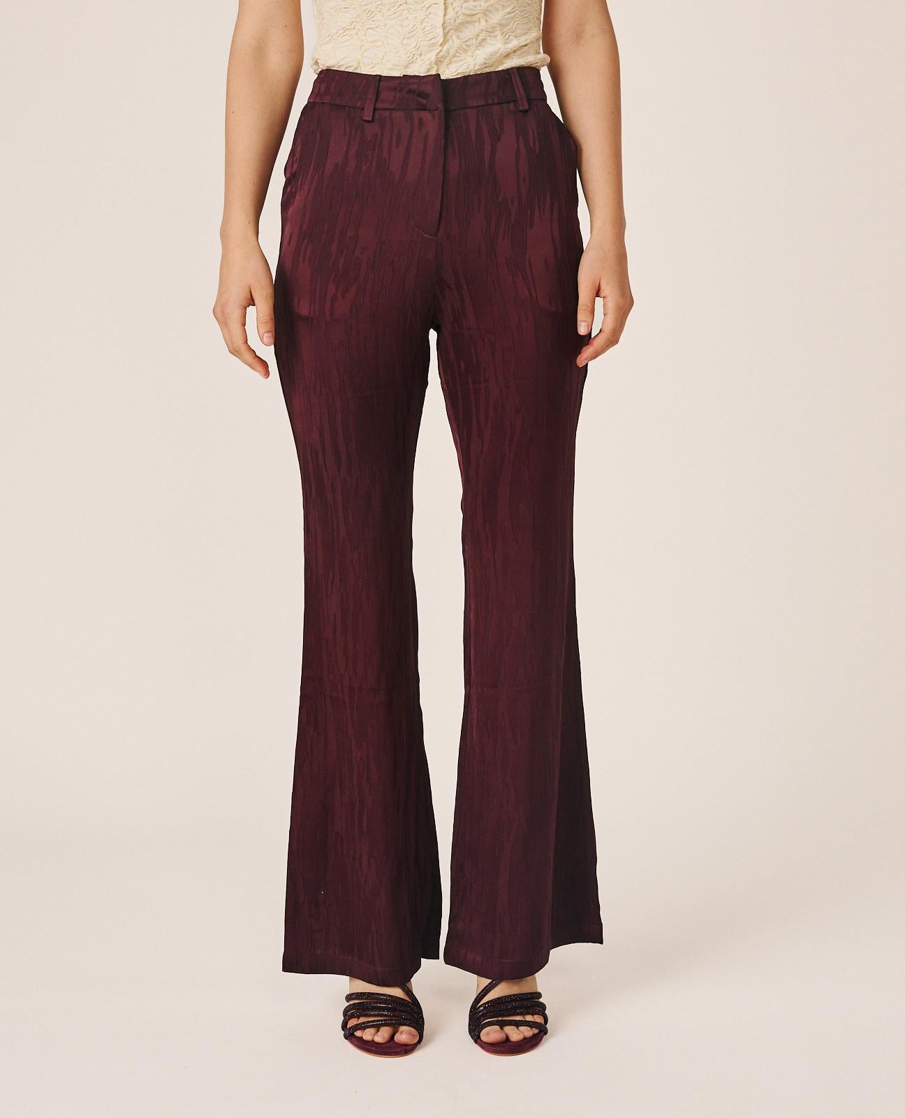 alma-en-pena-jacquard-flare-hose-bordeaux-high-waist-schlaghose image 4