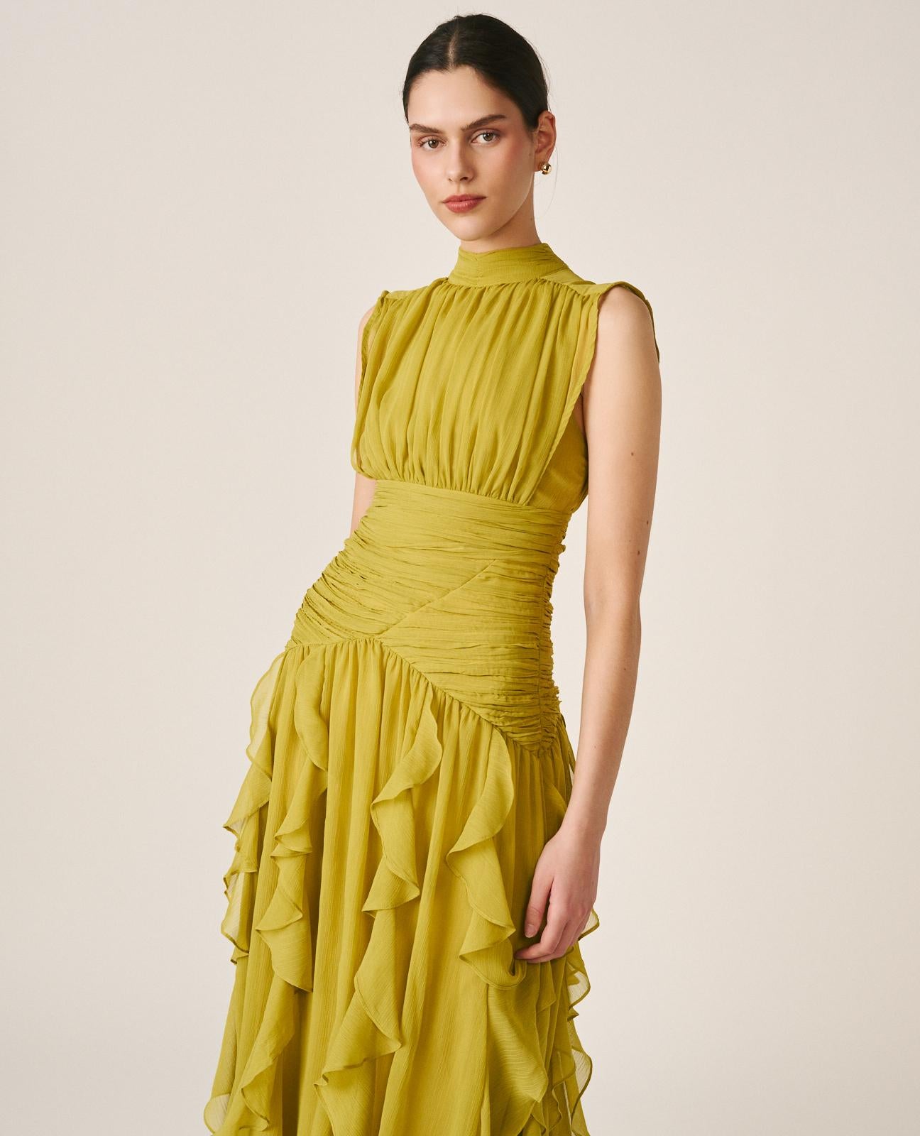 alma-en-pena-maxi-kleid-mit-r-schen-gr-n-hochgeschlossen image 2