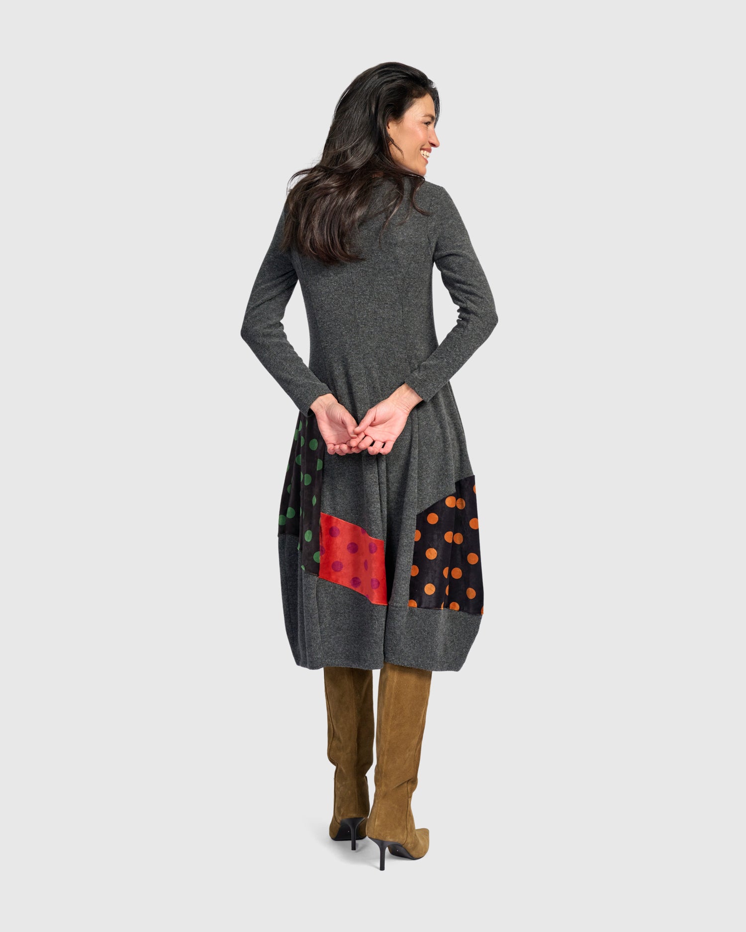 alembika-moxie-cocoon-kleid-carbon-dots image 5
