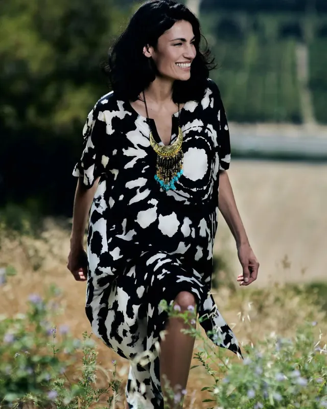 alembika-breezy-maxi-kleid-tribal-mit-taschen image 1