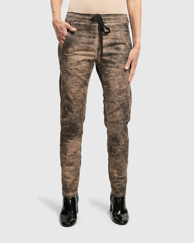 alembika-iconic-stretch-jeans-desires-ap406s-mid-rise-jeans-sepia image 1