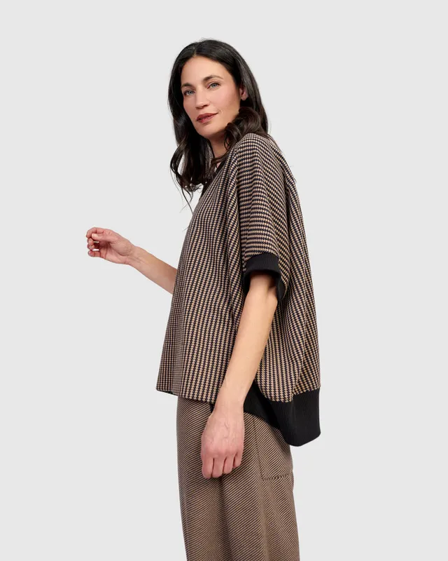 alembika-yetta-rounded-top-chocolate-boxy-jacquard-oberteil image 1