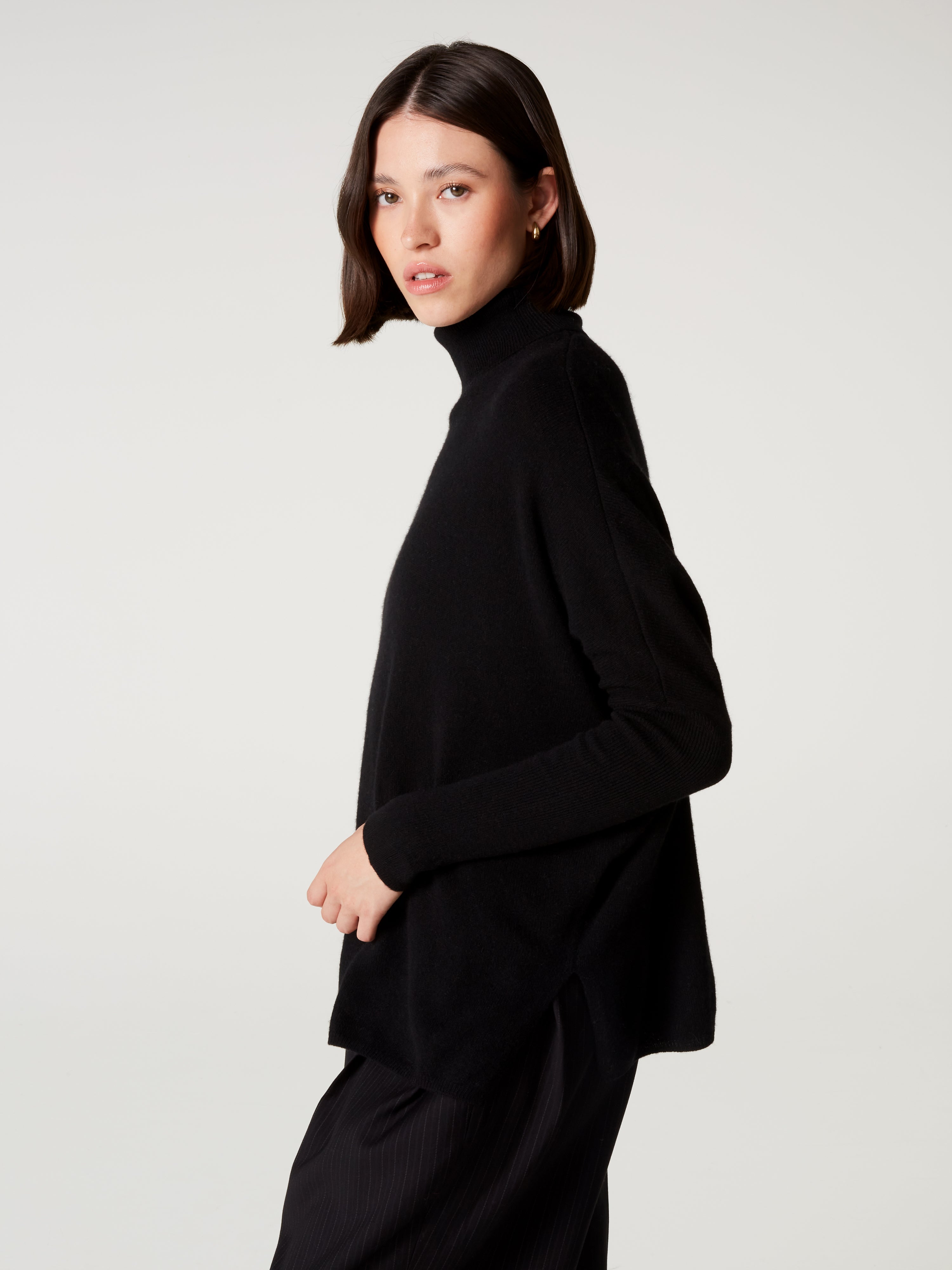 absolut-clara-poncho-pullover-damen-kaschmir-rollkragen-schwarz image 3