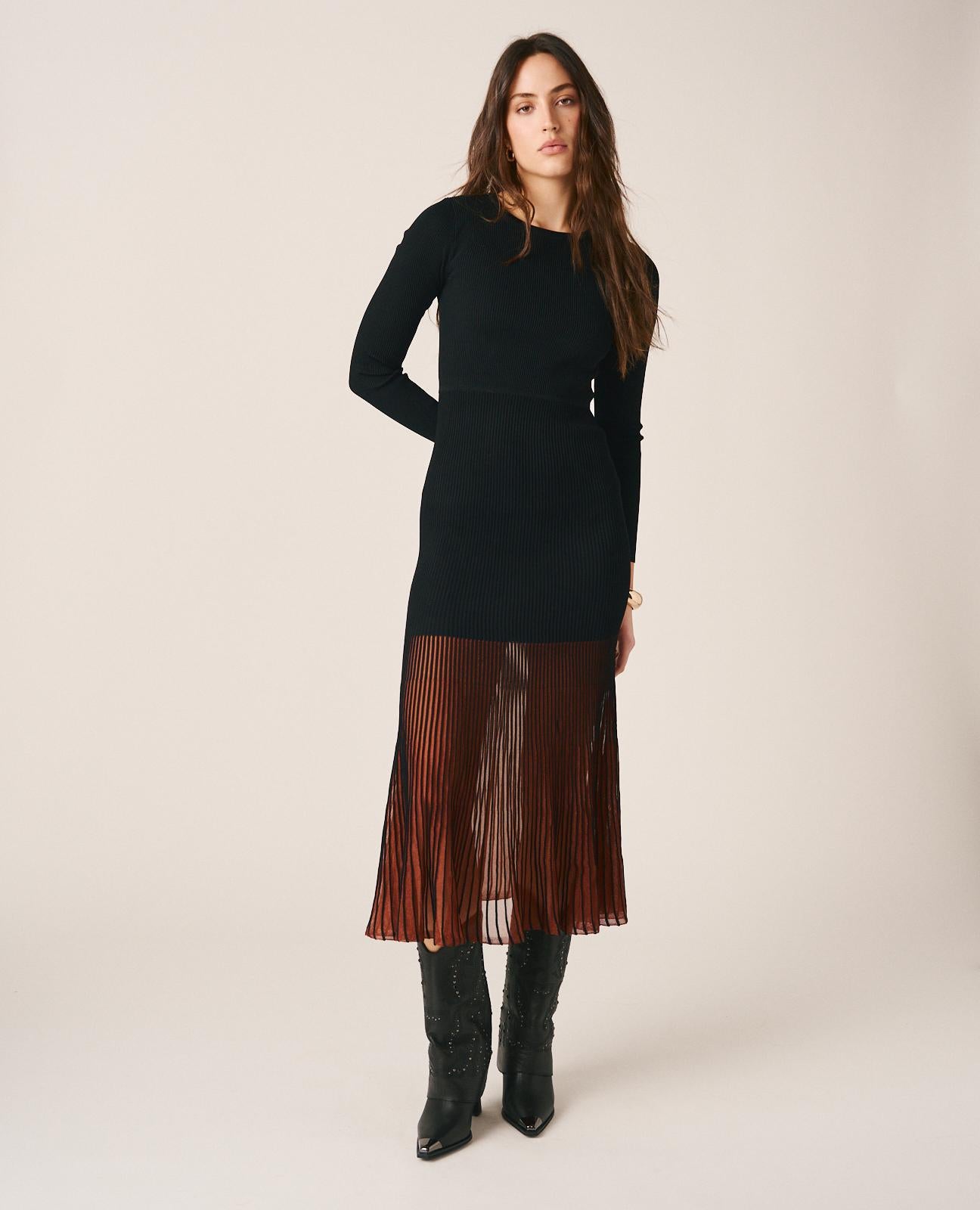 alma-en-pena-plisseekleid-lang-schwarz-mit-langarm image 6