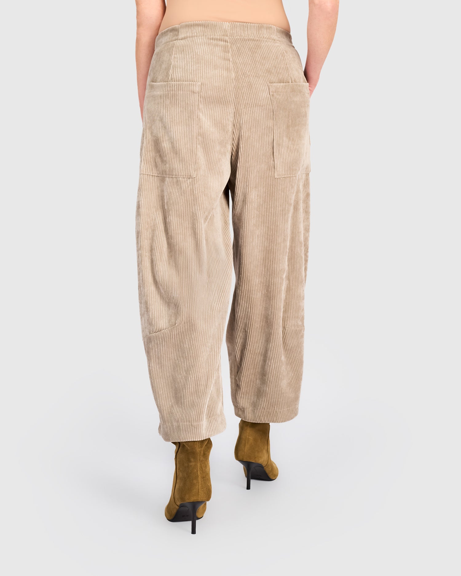 alembika-cord-lantern-pants-sand-ap701s-cordhose image 5