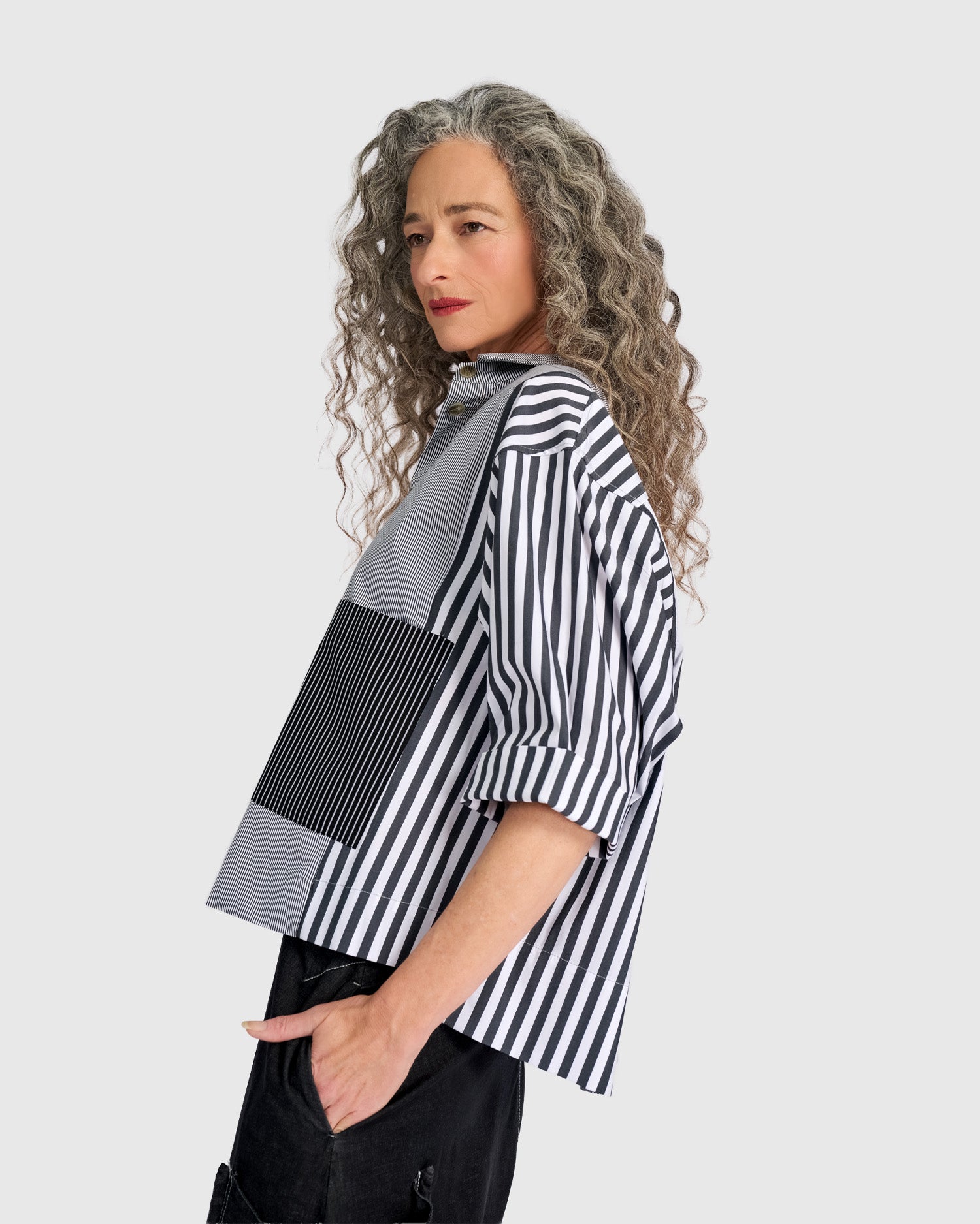 alembika-layla-box-shirt-black-white-stripe-bluse image 3