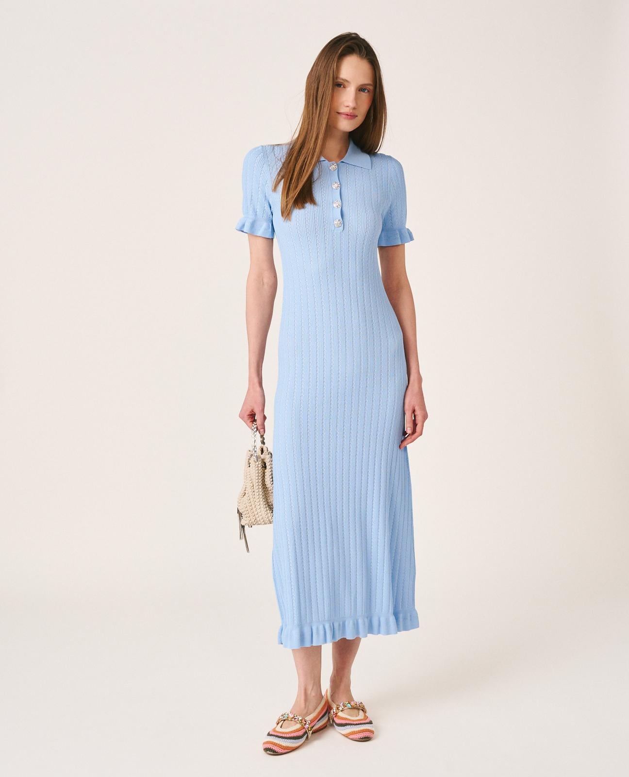alma-en-pena-midi-strickkleid-blaues-r-schenkleid-mit-kn-pfen image 1