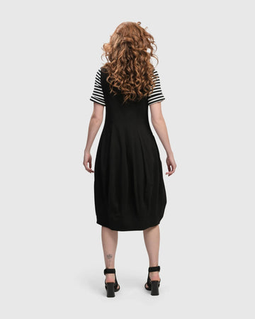 alembika-urban-daytime-cocoon-kleid-stripes image 6