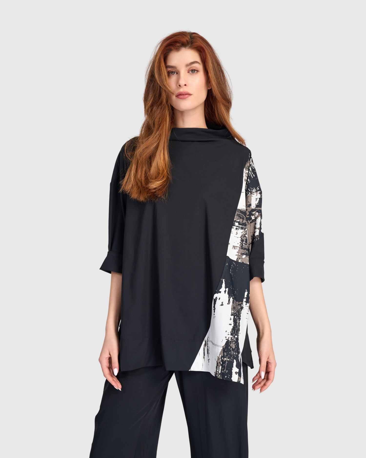 alembika-tekbika-oversized-trapeze-top-tunika-black-graphic image 3