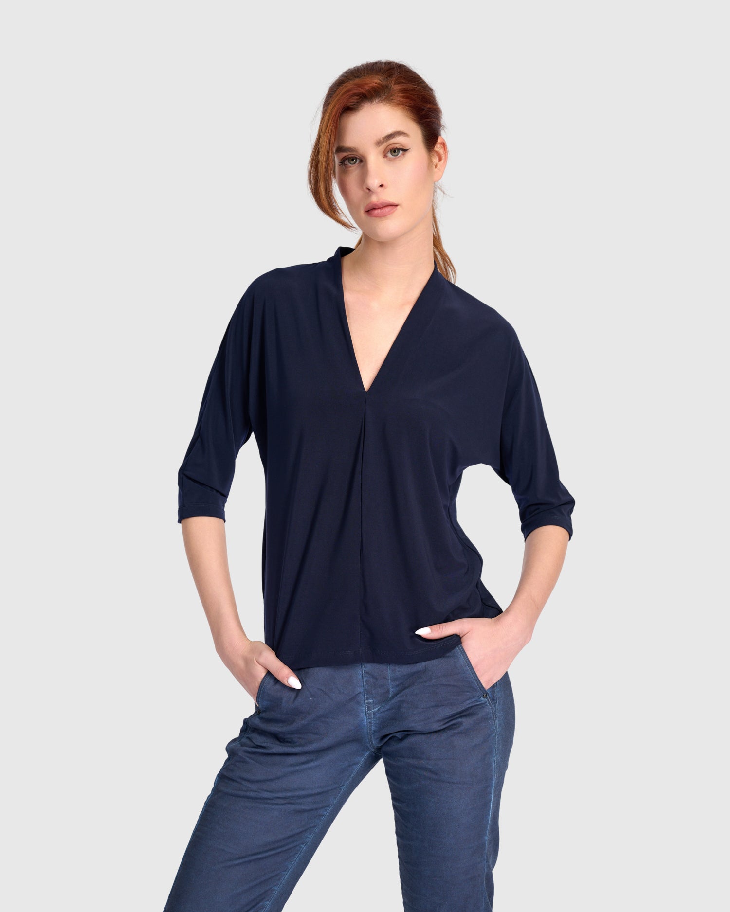 alembika-fluid-slinky-dolman-top-navy-essential-top image 6