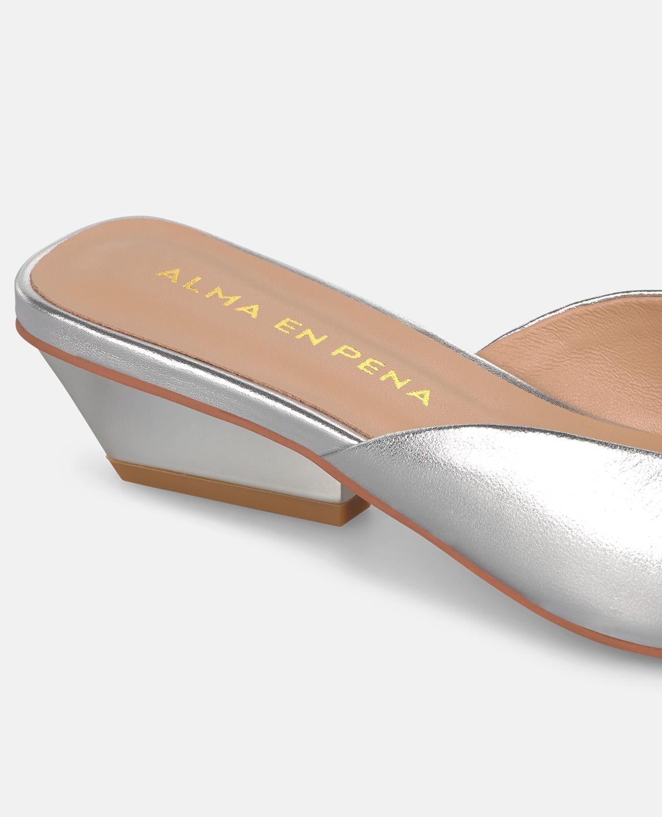 alma-en-pena-metallic-mule-silber-spitz-5-cm image 4