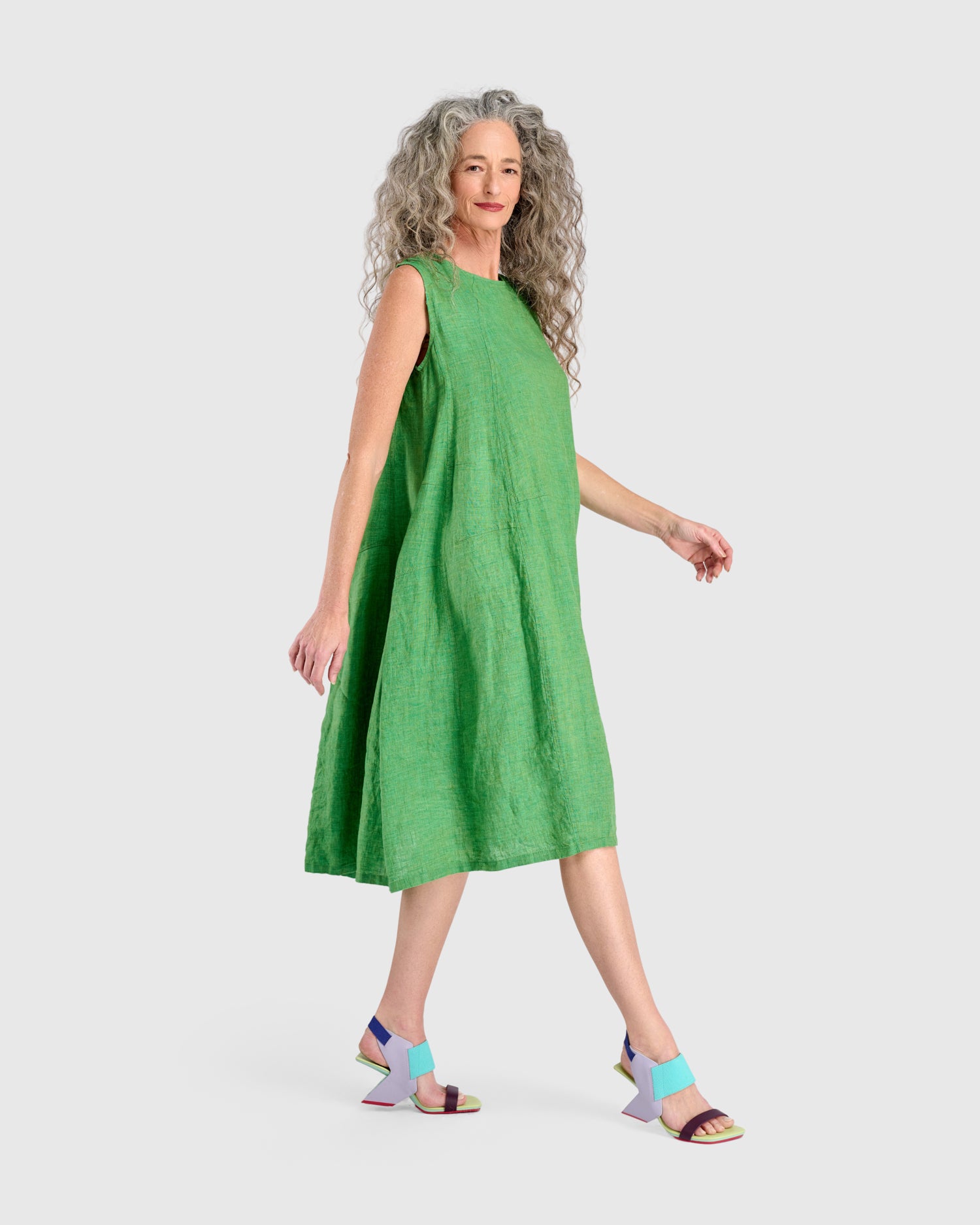 alembika-linen-swing-dress-mojito-leinen-midikleid image 2