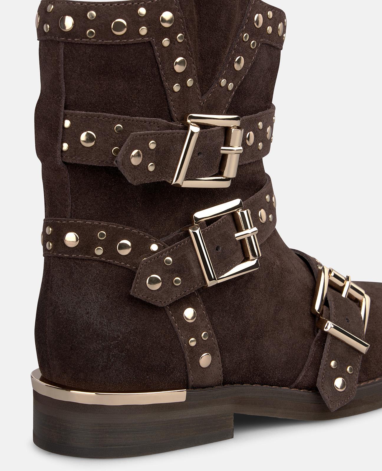 alma-en-pena-suede-boots-with-buckles-and-studs-flache-stiefelette-in-braun image 4