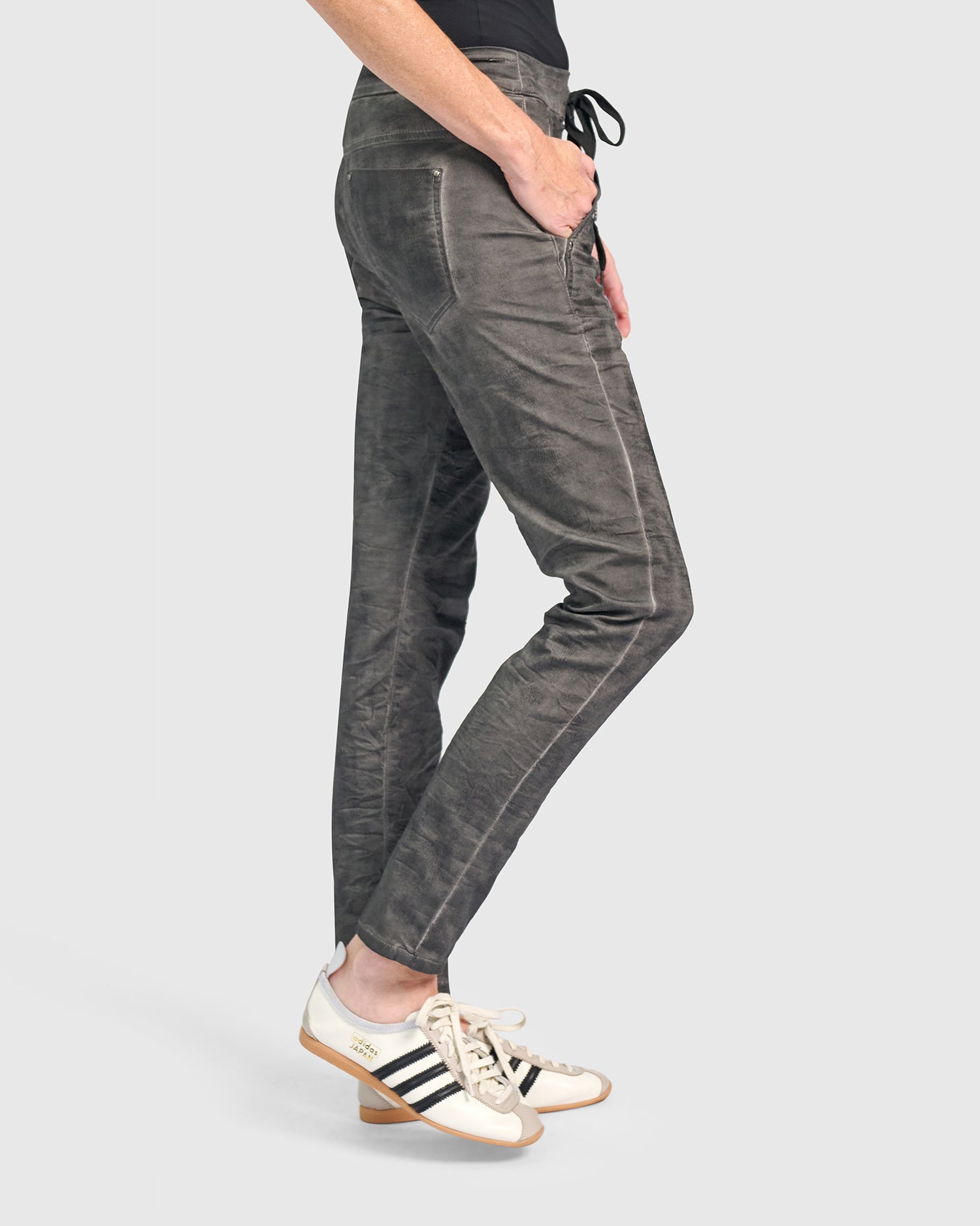 alembika-stone-wash-iconic-stretch-jeans-smoke-slim-straight image 3