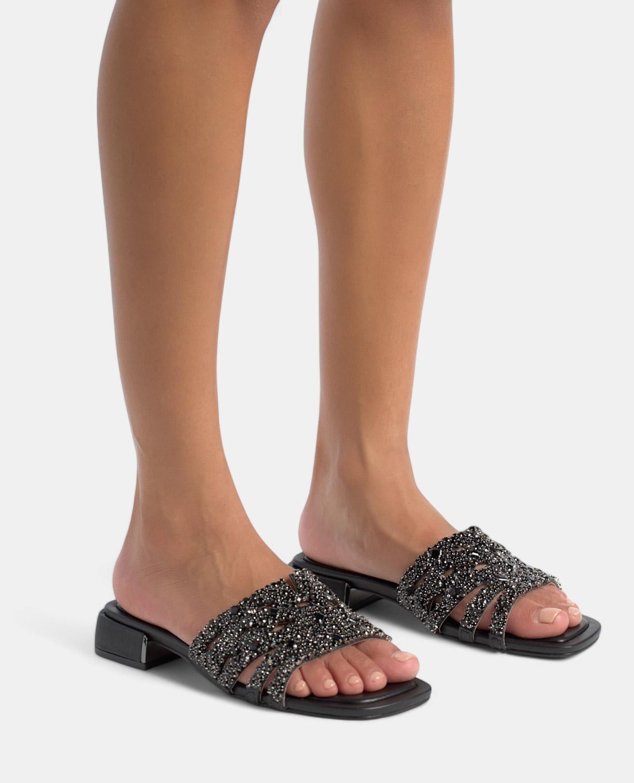 alma-en-pena-flache-strass-sandale-riemen-sandale-3-5-cm-in-schwarz image 4
