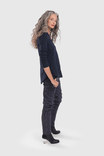 alembika-chiu-v-neck-top-v-ausschnitt-shirt-navy-baby-cheetah image 4