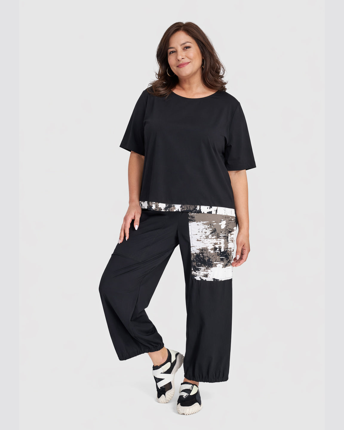alembika-tekbika-axis-lantern-pants-black-graphic image 2