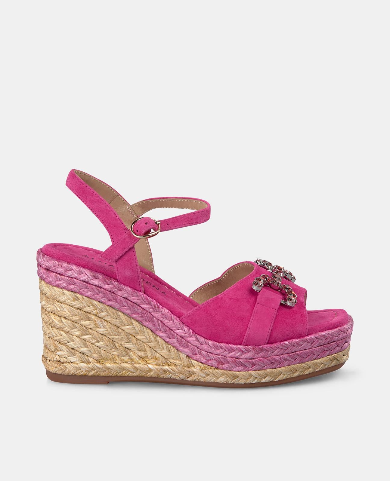 alma-en-pena-wedge-with-stirrup-beads-keilsandale-in-fuchsia-9-8-cm image 1