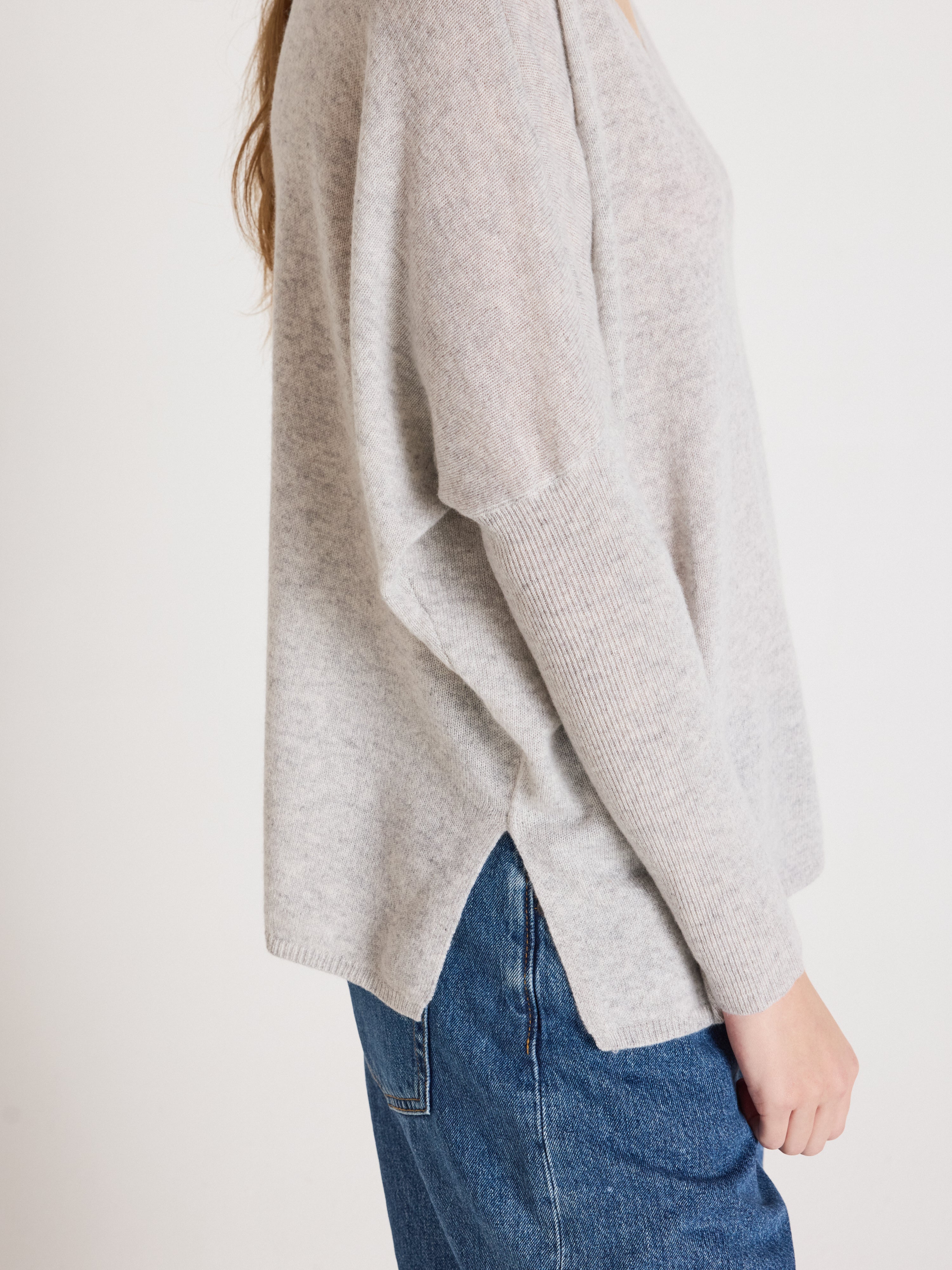 absolut-camille-kaschmir-poncho-pullover-v-ausschnitt-hellgrau image 4