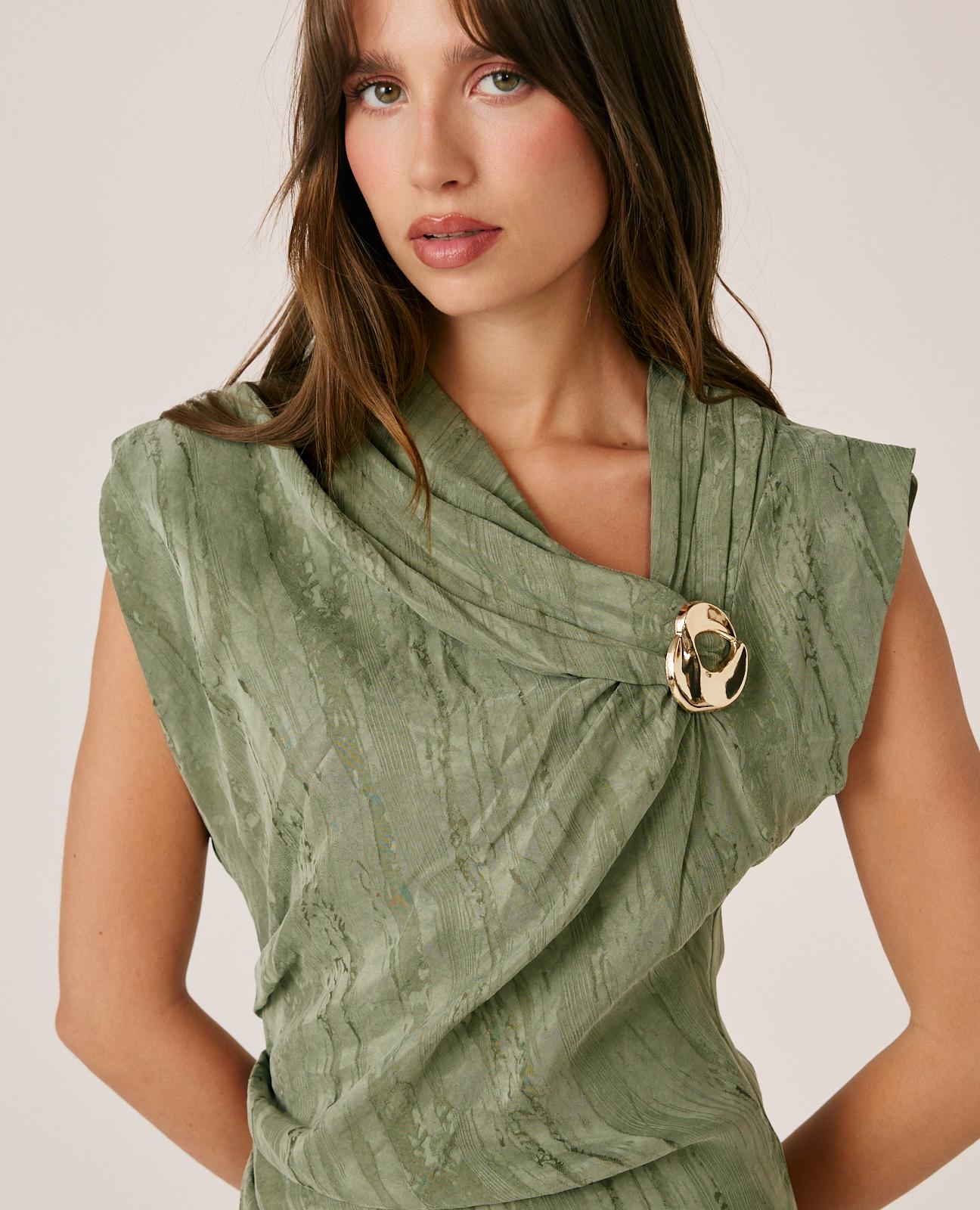 alma-en-pena-moir-jacquard-midi-dress-midikleid-khaki-drapiert image 4