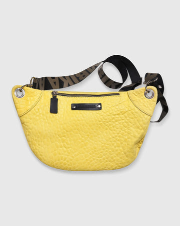 alembika-on-the-go-large-sling-bag-gelb image 2