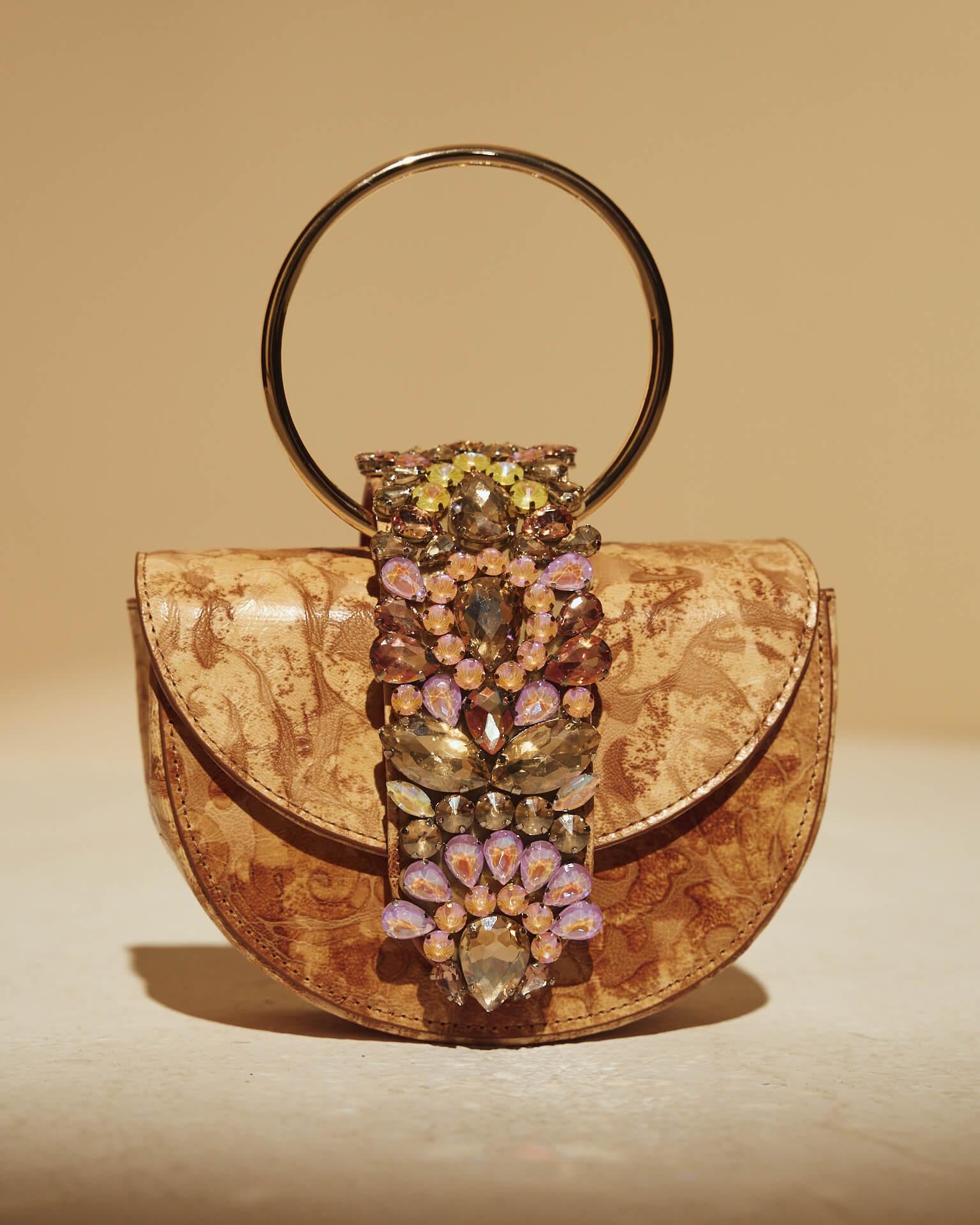 alma-en-pena-jeweled-half-moon-tasche-arena-halbmond image 2