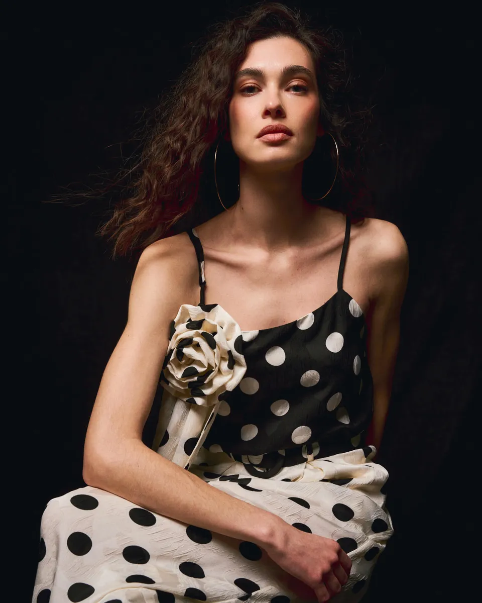 alma-en-pena-top-polka-dots-schwarz-satin-rmellos image 1