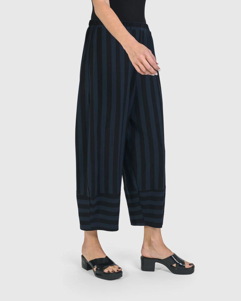 alembika-urban-skyfall-lantern-pants-navy-jerseyhose image 1