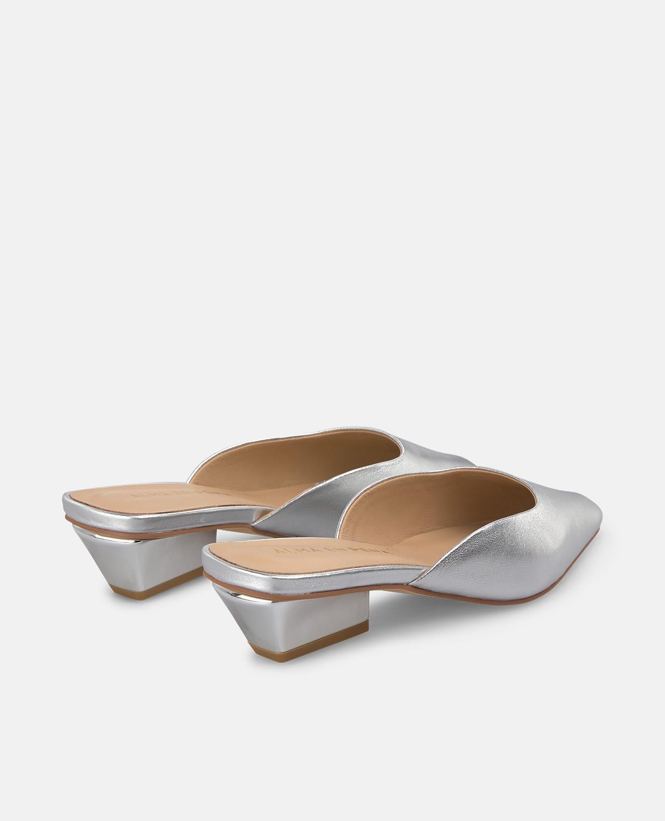 alma-en-pena-metallic-mule-silber-spitz-5-cm image 3