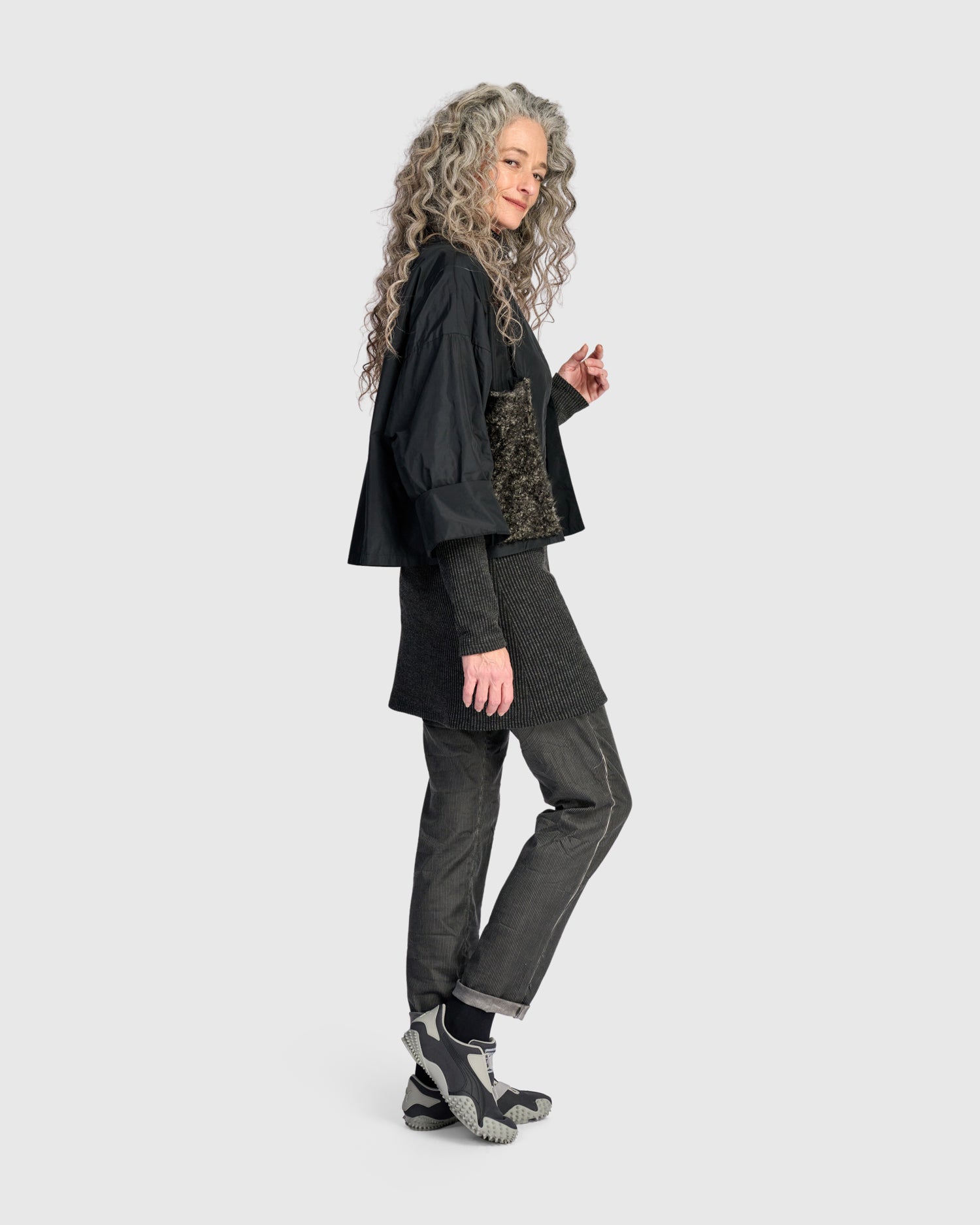 alembika-urban-basalt-jacke-schwarz-boxy-kurzjacke image 4