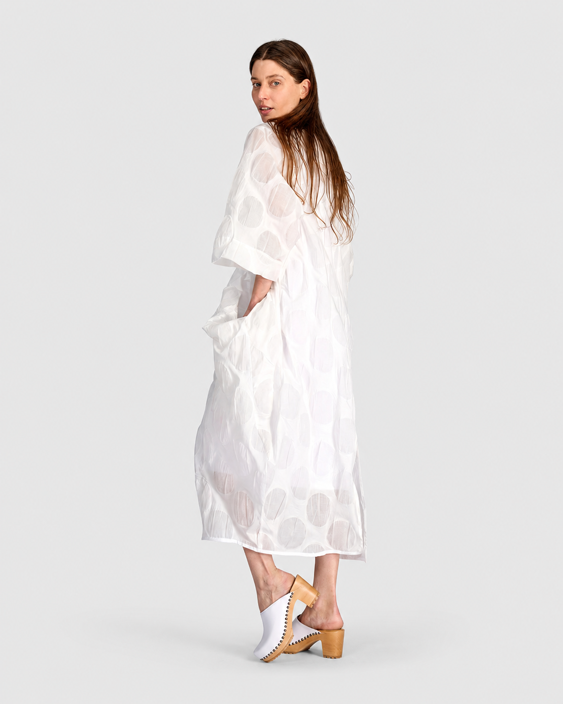 alembika-lucent-oversized-kleid-sheer-white-maxi image 2