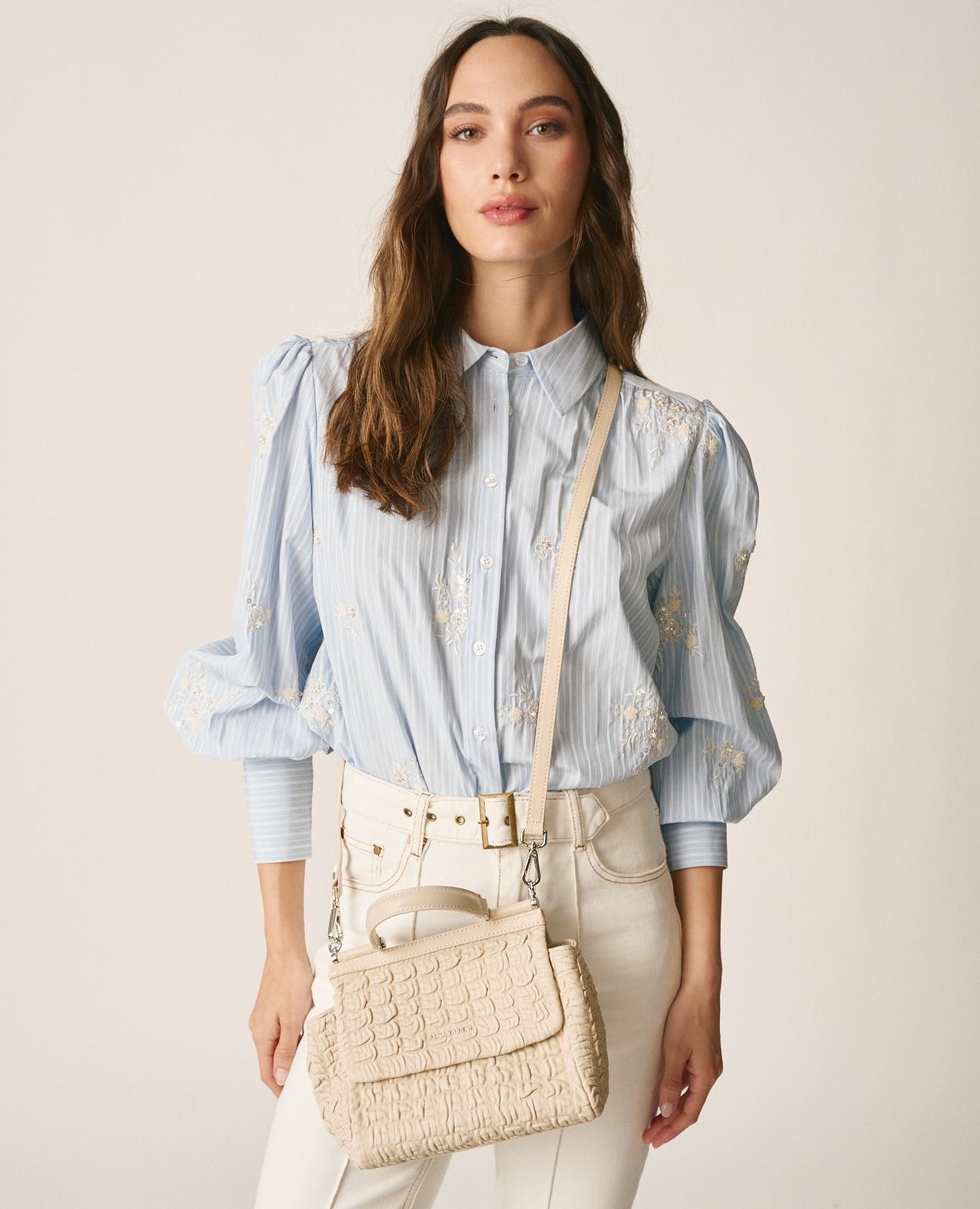 alma-en-pena-embossed-bag-leder-handtasche-grau-strukturiert image 3