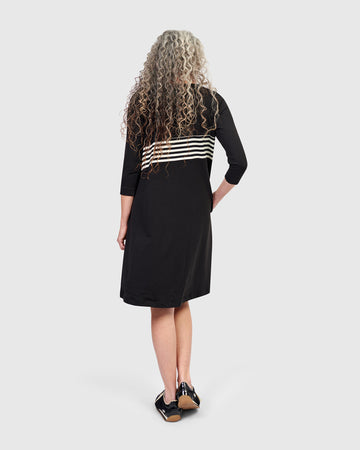 alembika-cecile-relaxed-kleid-stripes image 5