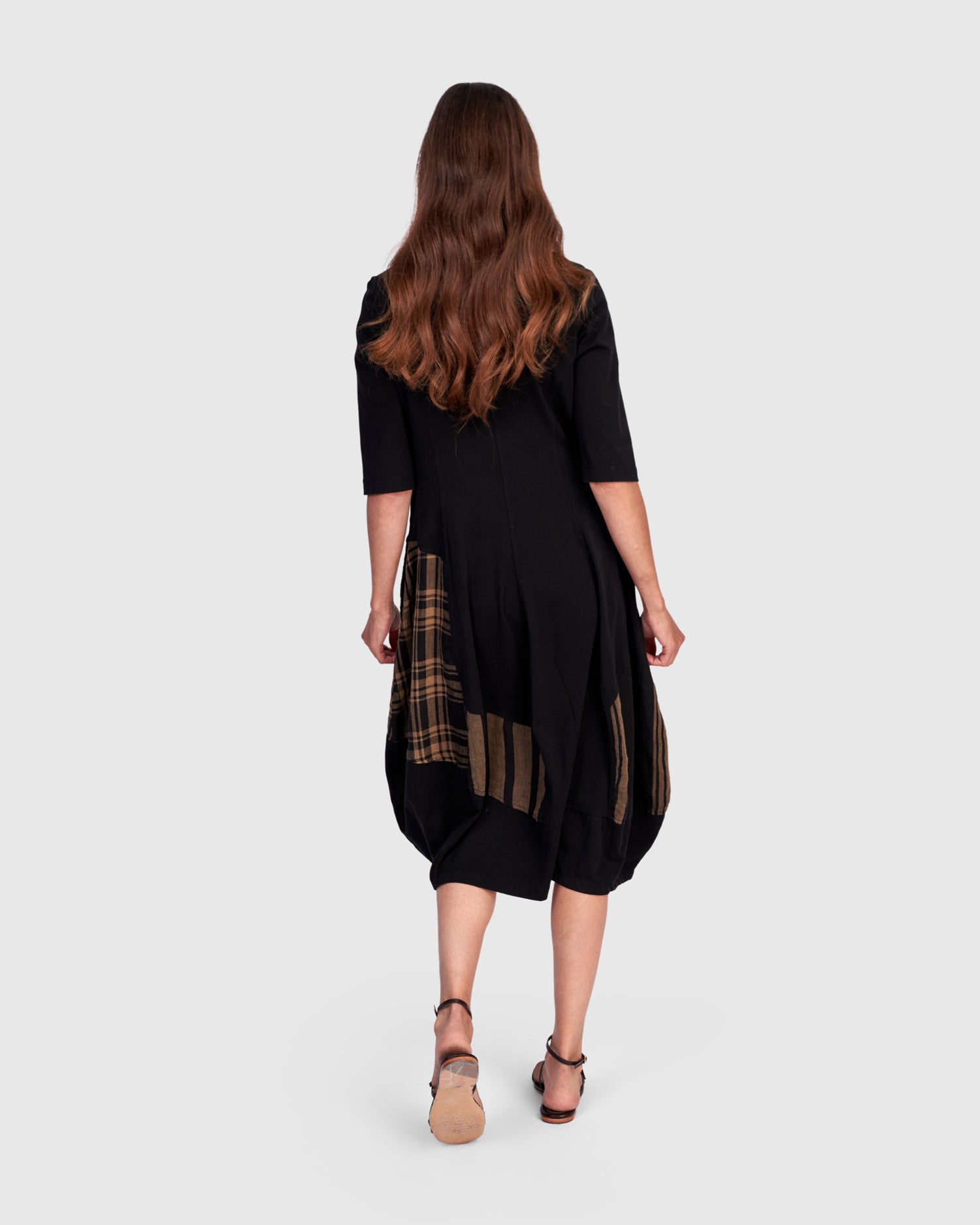 alembika-dusky-broadway-cocoon-kleid-black-sepia image 5