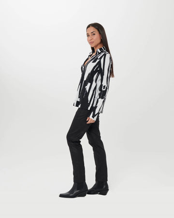 alembika-cyber-v-neck-pullover-top-brush image 4