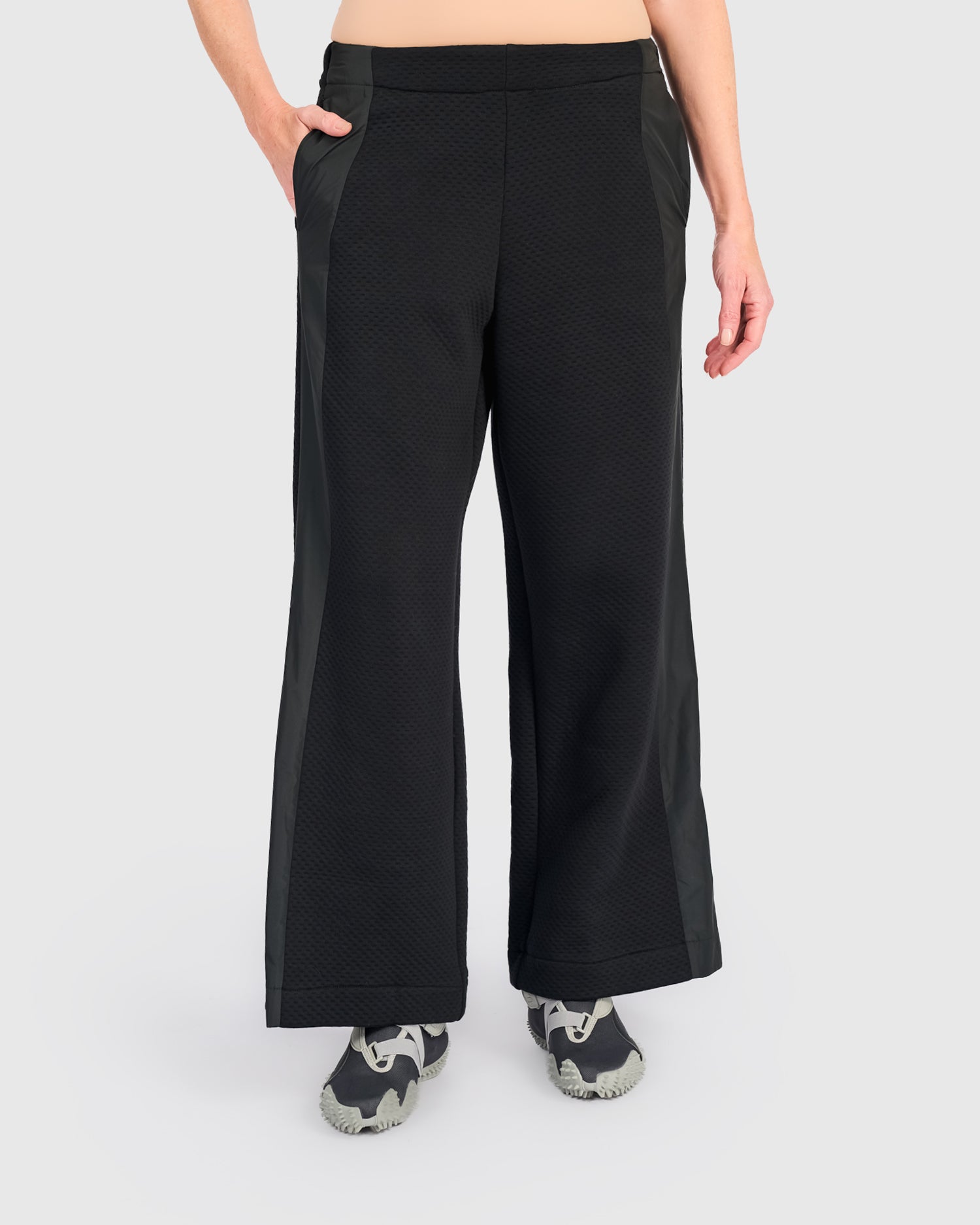 alembika-urban-dimpled-straight-pants-black-gerade-hose-mit-high-rise image 4