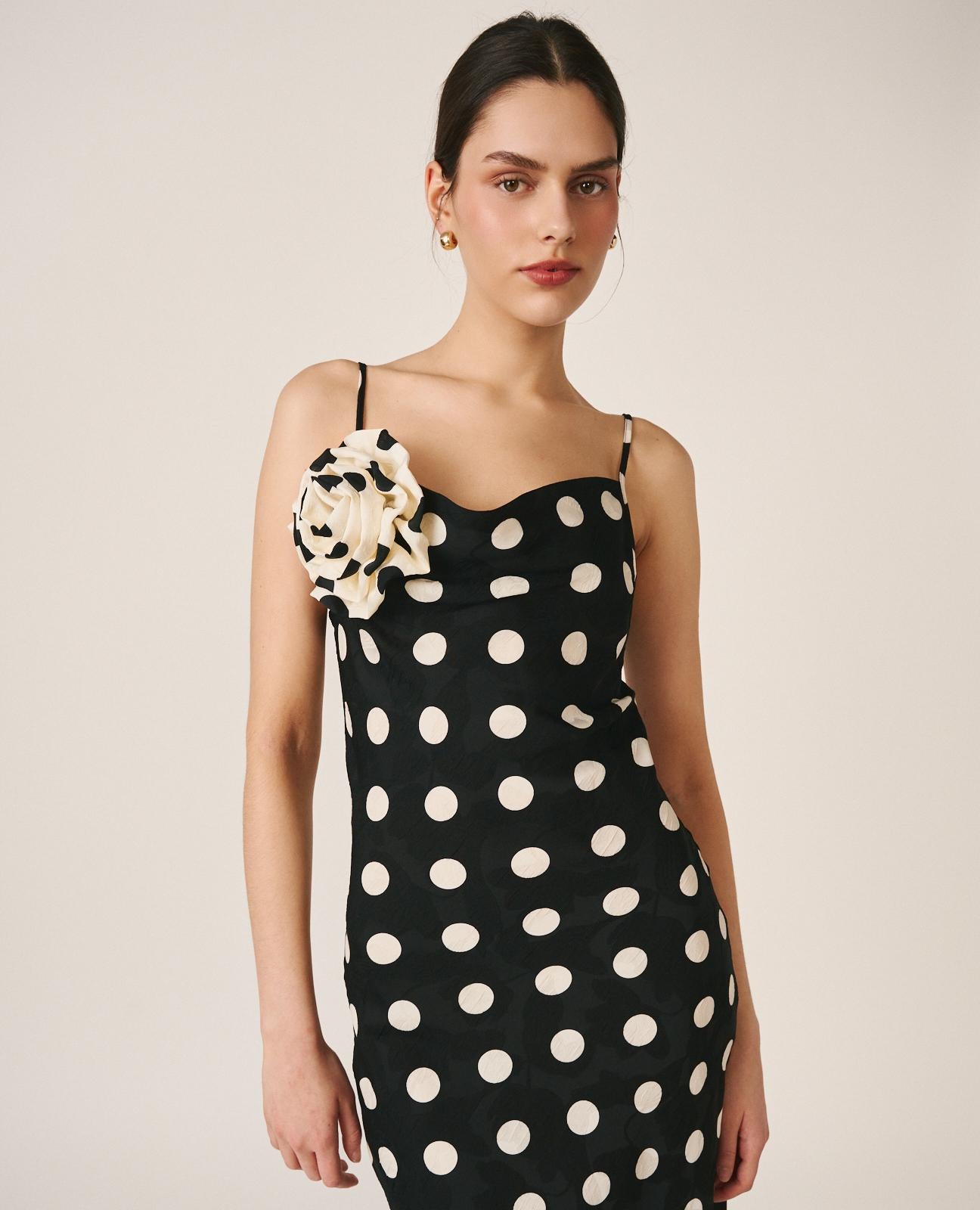 alma-en-pena-polka-dot-dress-schwarz-midi-satinkleid-rmellos image 2
