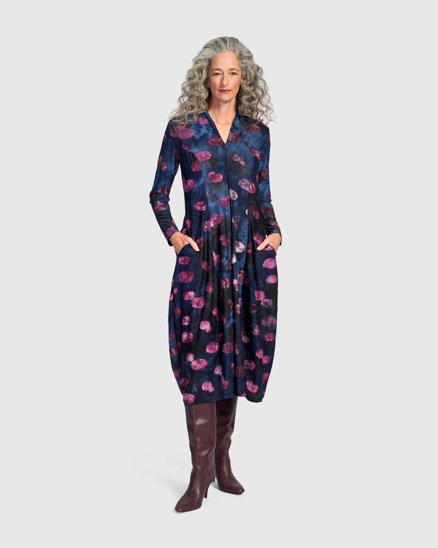alembika-festoon-v-neck-cocoon-kleid-midnight-wine image 8
