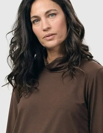alembika-essential-mockneck-top-kaffee image 8