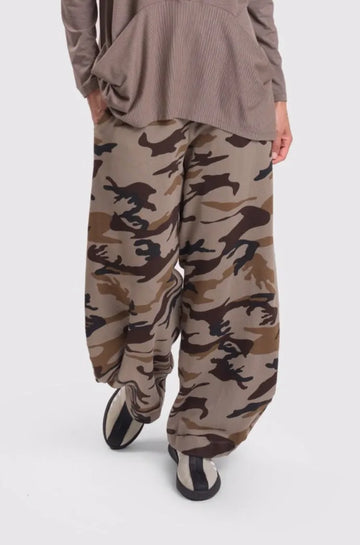 alembika-urban-camo-punto-hose-braun image 2