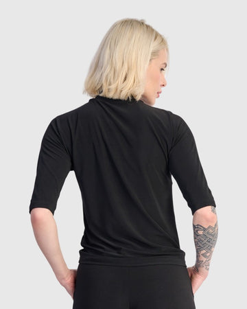 alembika-essential-slinky-mockneck-tee-schwarz-basic image 3