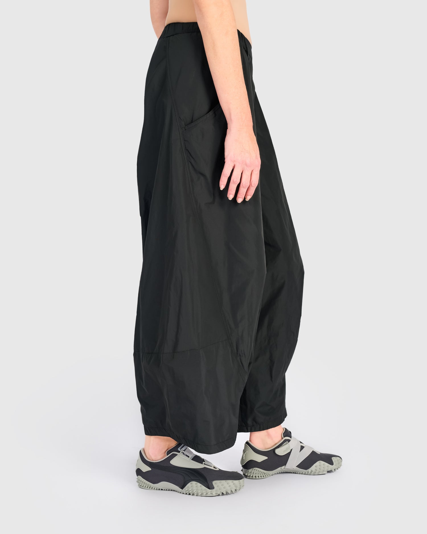 alembika-amplified-swish-hose-black-high-waist-wide-leg image 4