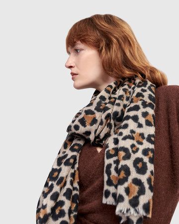 alembika-roam-schal-leopard-woll-cashmere-tuch-190x68-cm image 4
