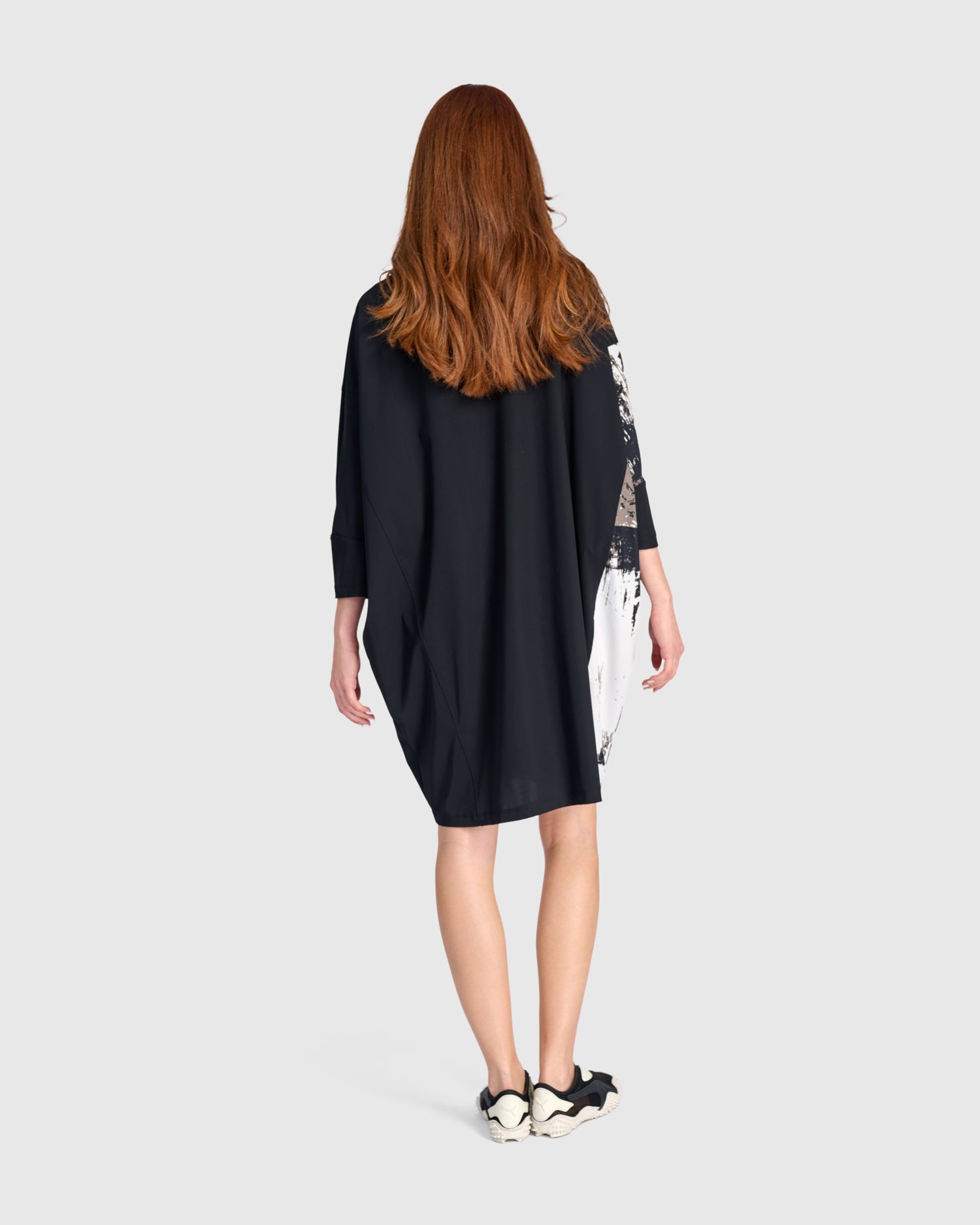 alembika-tekbika-kit-boxy-minikleid-schwarz-grafik image 6