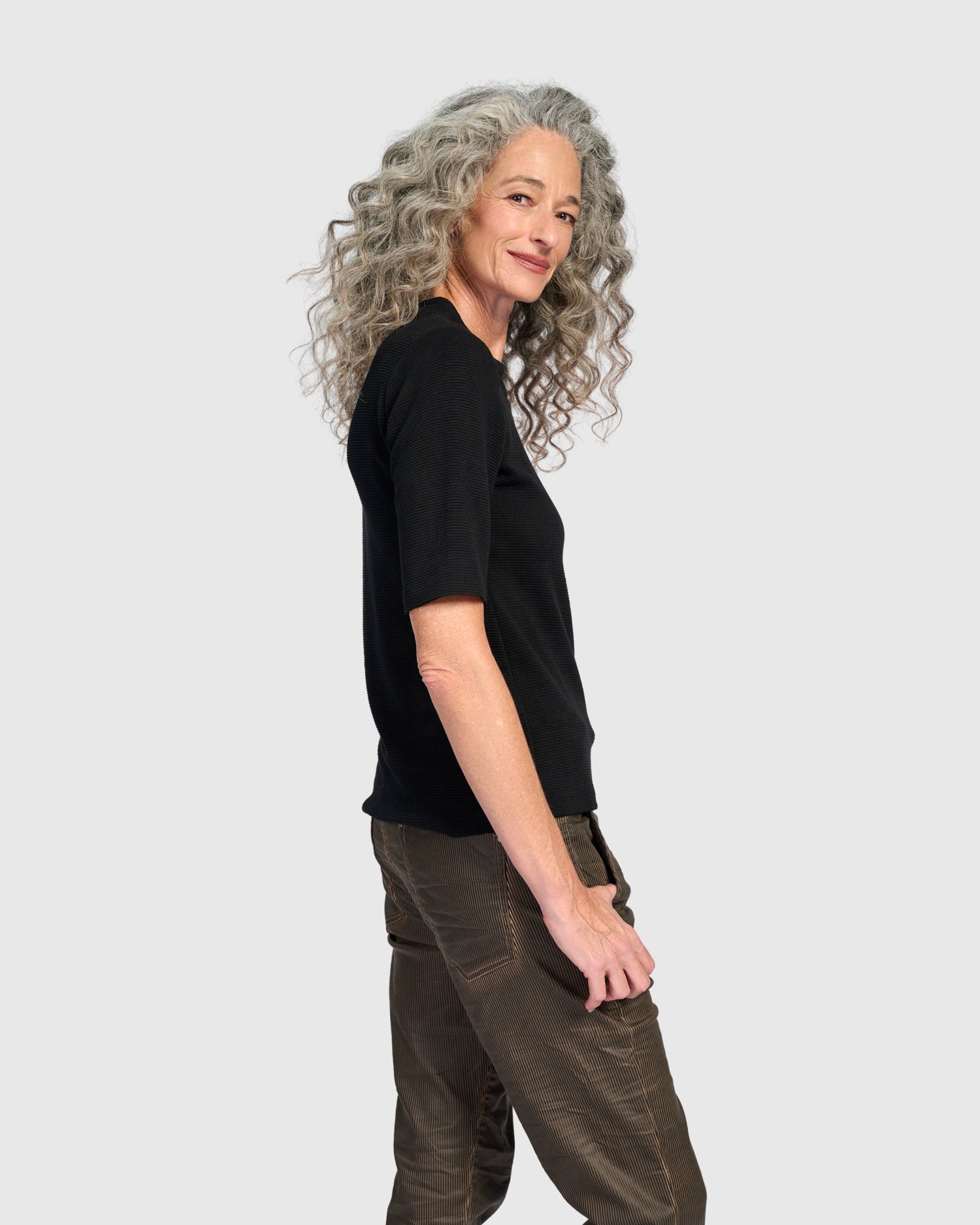 alembika-ribbed-mockneck-tee-schwarz image 3