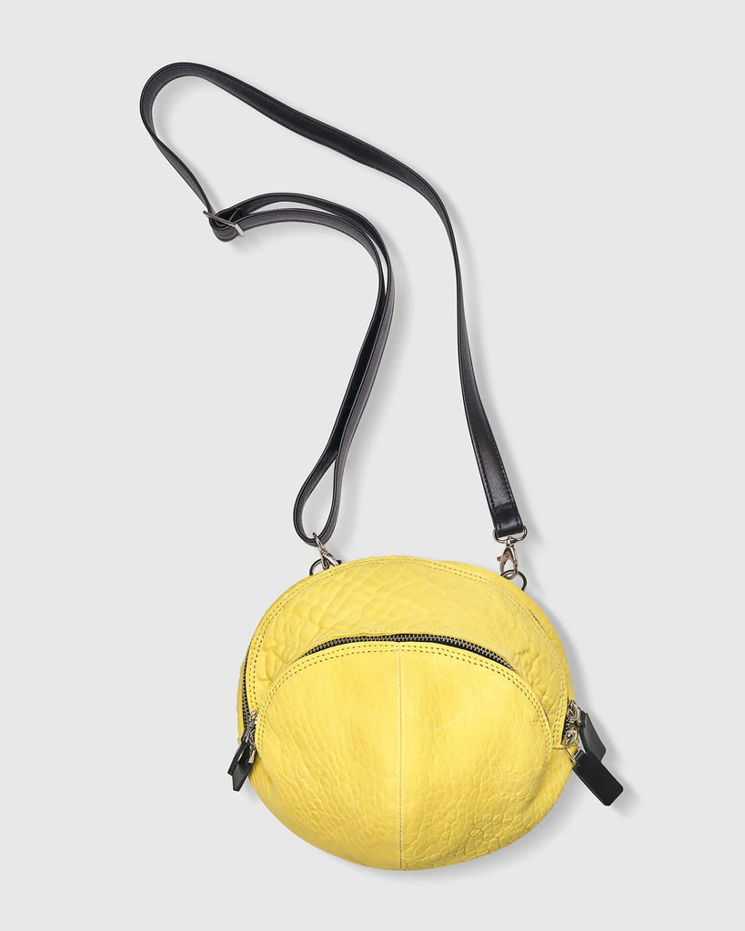alembika-circle-canteen-tasche-gelb-leder image 1