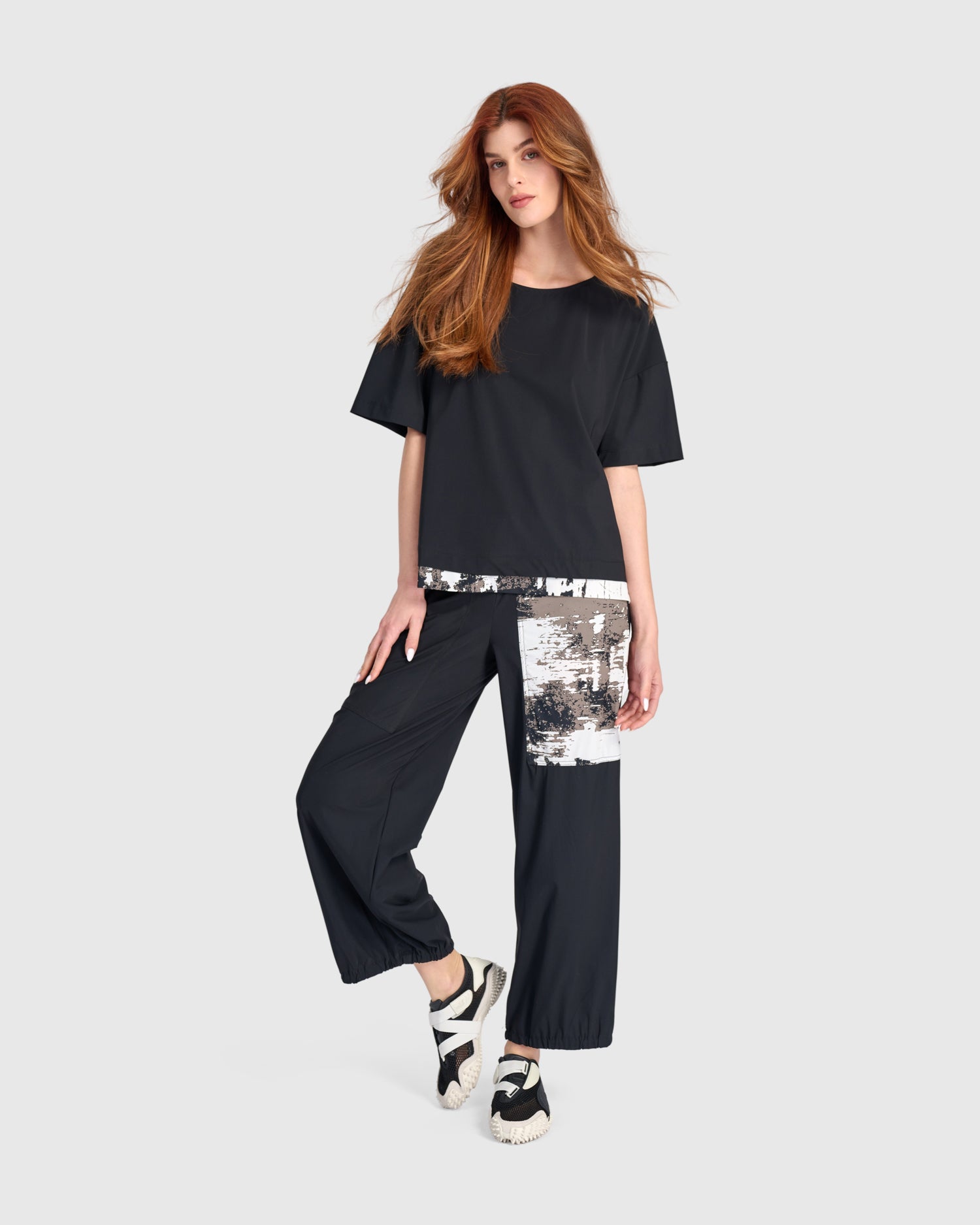 alembika-tekbika-axis-lantern-pants-black-graphic image 8