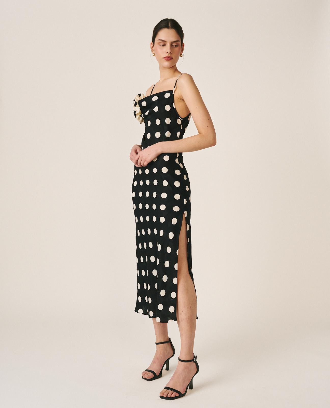 alma-en-pena-polka-dot-dress-schwarz-midi-satinkleid-rmellos image 5